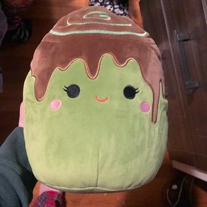Malta green cinnamon roll squishmallow NWT